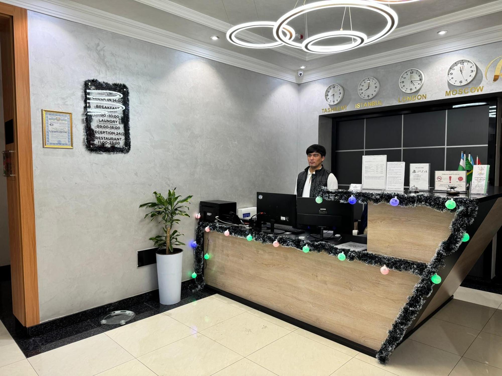 The Moon Tashkent Hotel Extérieur photo