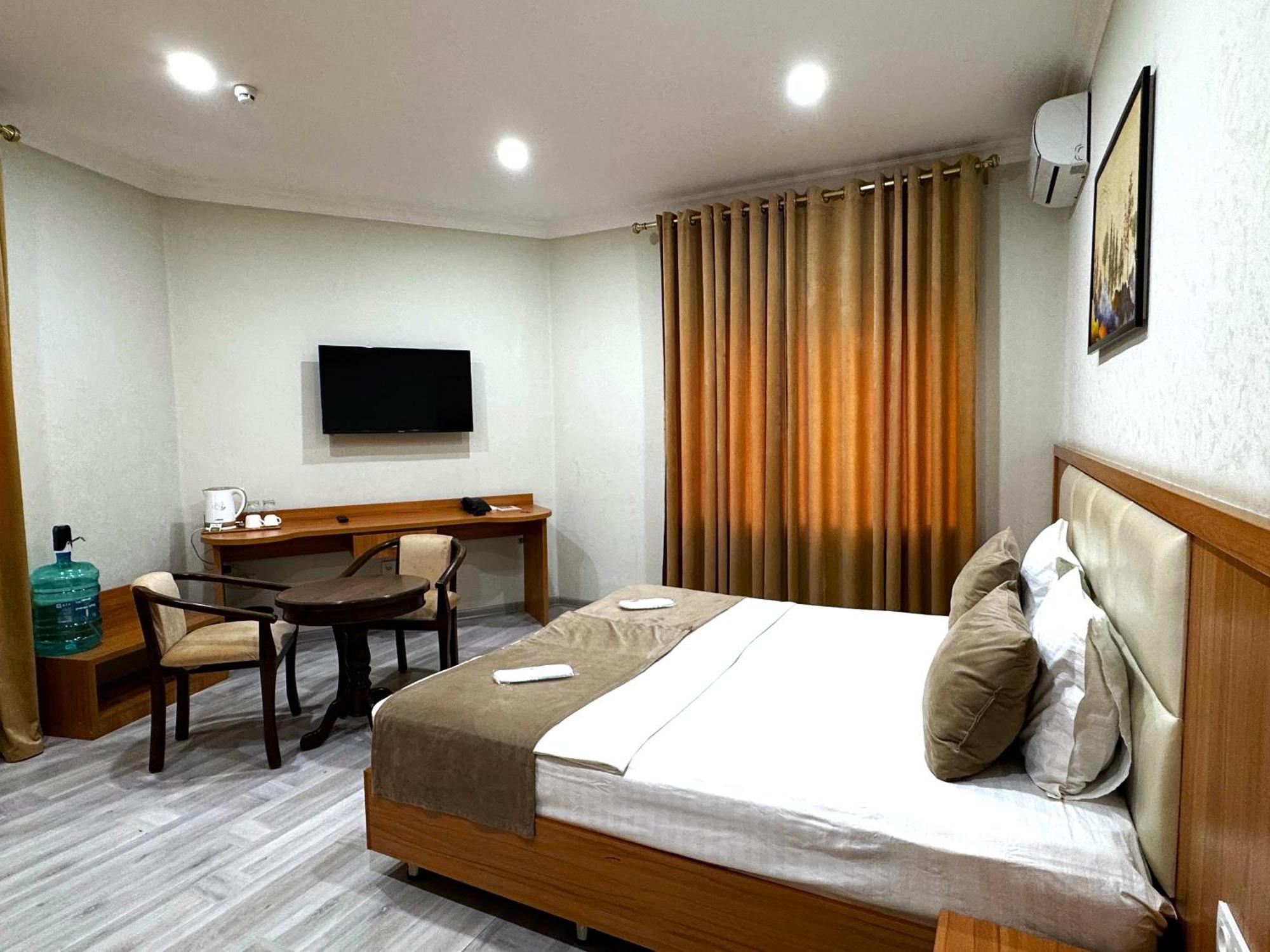 The Moon Tashkent Hotel Extérieur photo